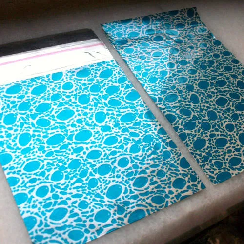10 emballages pochettes cadeaux métallisé bleu tacheté 8cm sachets avec rabat à ruban adhésif c32