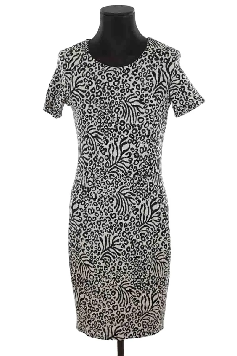 Robe en laine  Essentiel Antwerp blanc. Matière principale laine. Taille 36.